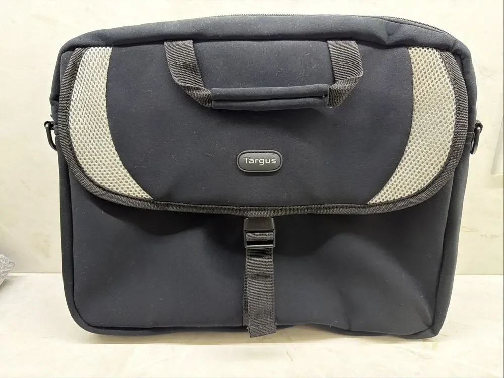Targus Black Laptop Messenger Bag Briefcase Padded EUC No Strap